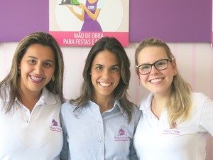 Paula (ao centro) e Luiza (à dir.) avaliam e treinam candidatas (Foto: Rodrigo Martins/ G1)